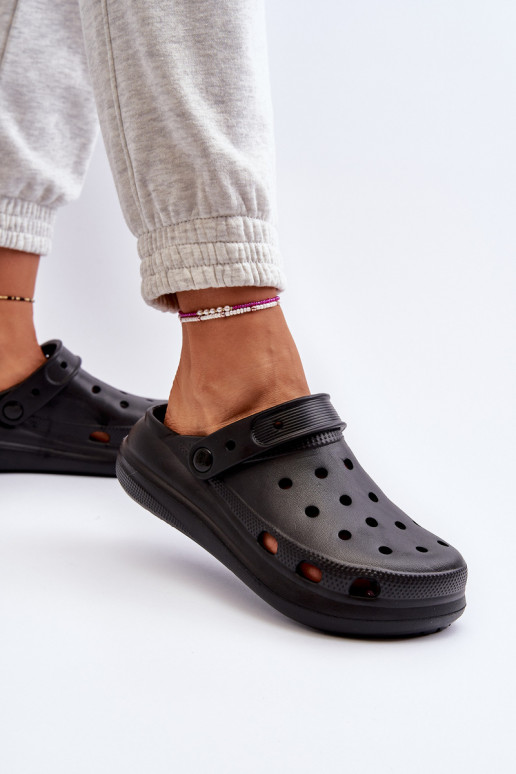 Lengvos šlepetės juodos spalvos Ilariana