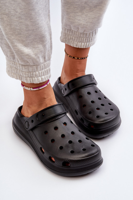 Lengvos šlepetės juodos spalvos Ilariana