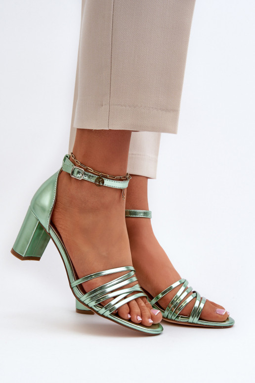 basutės su kulniukais su dirželiais žalios spalvos Enitia