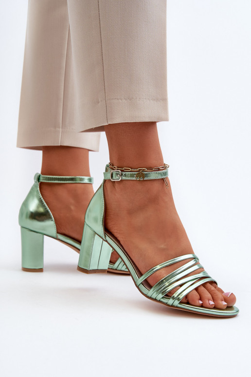 basutės su kulniukais su dirželiais žalios spalvos Enitia