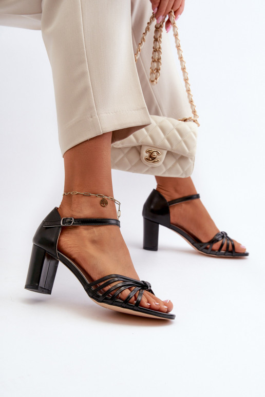 Moteriškos basutės su kulniukais juodos spalvos Pyrrette