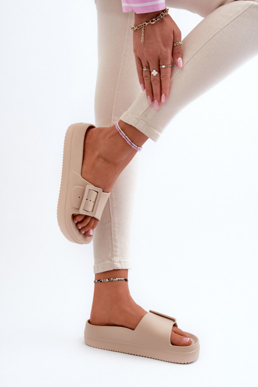 Lengvos šlepetės su platforma su sagtimis Big Star NN274A666 smėlio spalvos Lengvos šlepetės su platforma su sagtimis Big Star NN274A666 smėlio spalvos