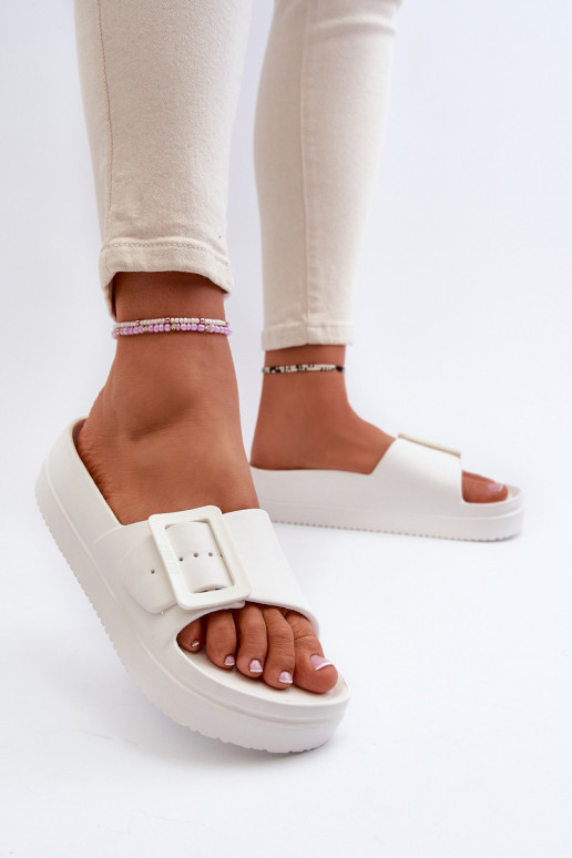 Lengvos šlepetės su platforma su sagtimis Big Star NN274A661 baltos spalvos