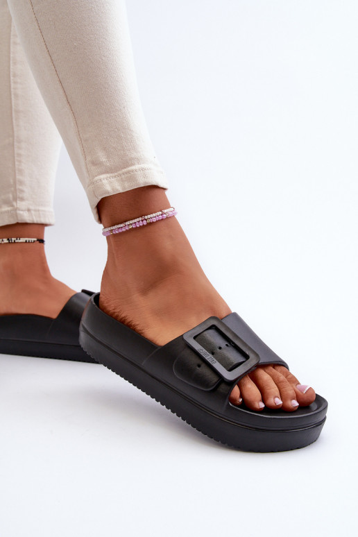 Lengvos šlepetės su platforma su sagtimis Big Star NN274A662 juodos spalvos