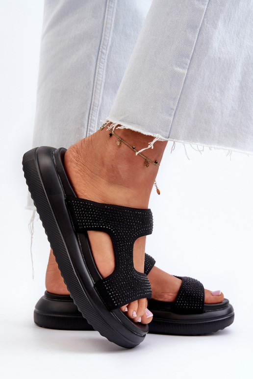 Dekoruotos Moteriškos šlepetės su platforma juodos spalvos Jestella