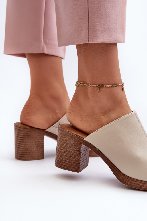 Elegantiško stiliaus  Moteriškos šlepetės su kulniukais smėlio spalvos Varnila