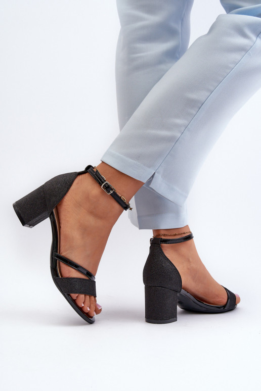 Blizgančios basutės  su neaukštais kulniukais Juodos spalvos Ploemis