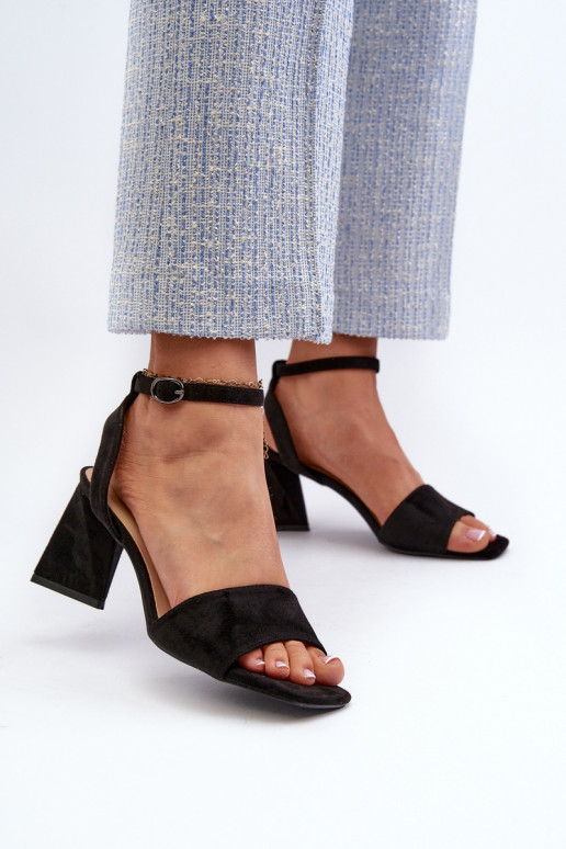 Moteriškos basutės su kulniukais Z iš eko zomšosu Juodos spalvos Upttima