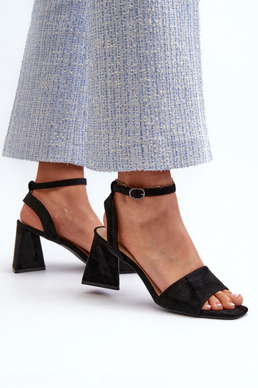 Moteriškos basutės su kulniukais Z iš eko zomšosu Juodos spalvos Upttima