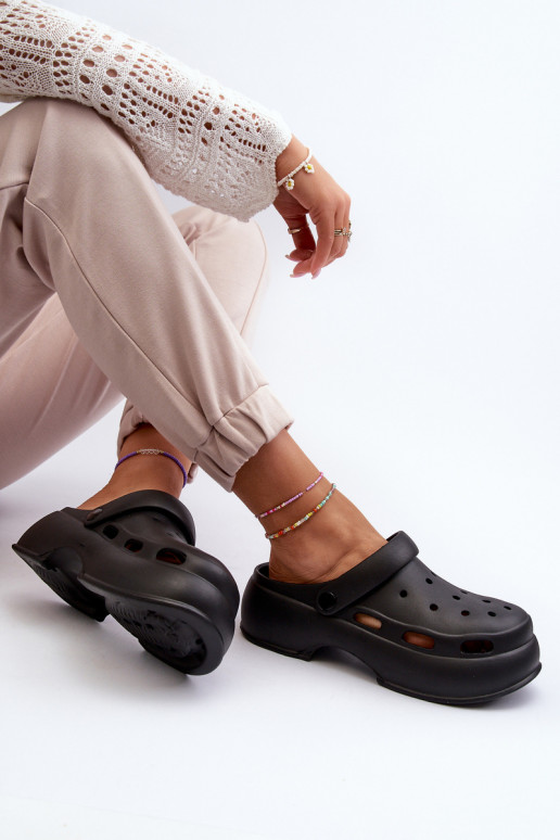  Moteriškos šlepetės su madingais masyviais padais Juodos spalvos Danollia