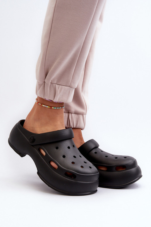  Moteriškos šlepetės su madingais masyviais padais Juodos spalvos Danollia