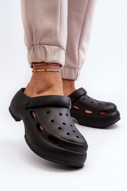  Moteriškos šlepetės su madingais masyviais padais Juodos spalvos Danollia