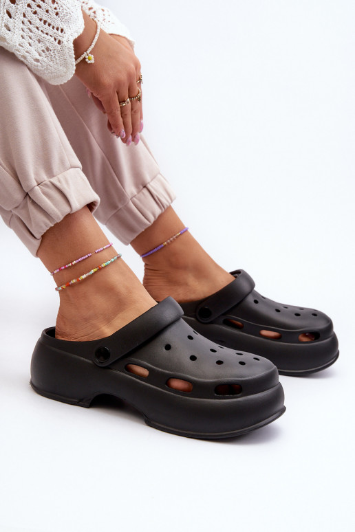  Moteriškos šlepetės su madingais masyviais padais Juodos spalvos Danollia