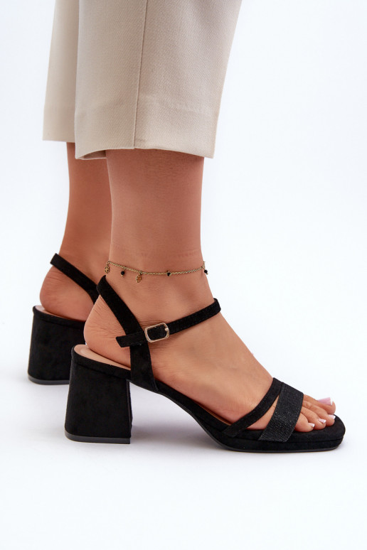  Elegantiškos aukštakulnės basutės Z Błyszczącym em Juodos spalvos Tessata