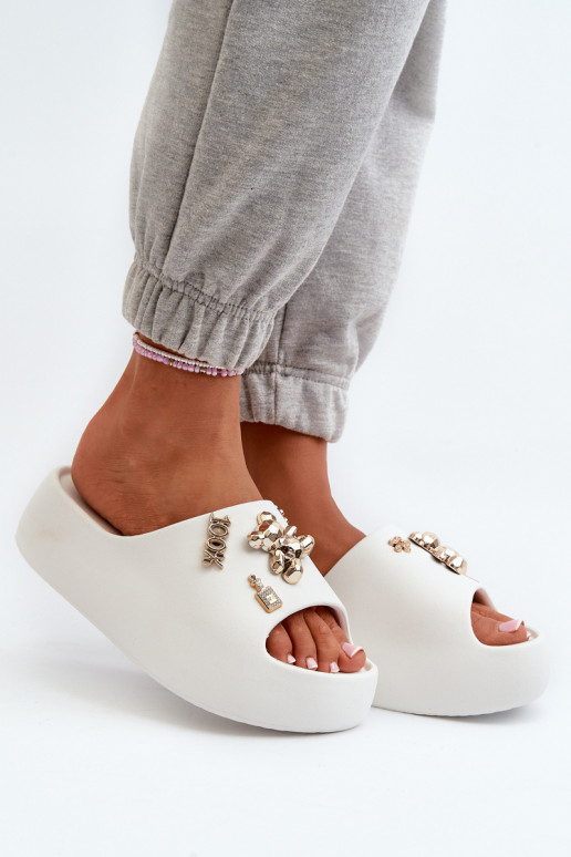 Moteriškos šlepetės   su gražiomis detalėmis baltos spalvos Orchia