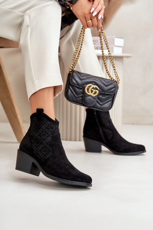 su aužūro elementais kaubojiško stiliaus aulinukai  iš eko zomšosowe Juodos spalvos S.Barski HY42-944