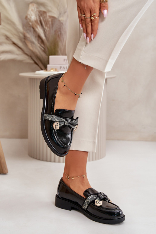 su lako efektu  Mokasinai su kaspinais S.Barski HY42-331A Juodos spalvos