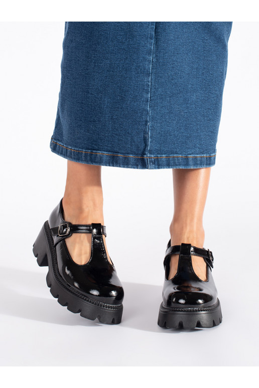 Juodos spalvos lakuoti pusbačiai  su platforma