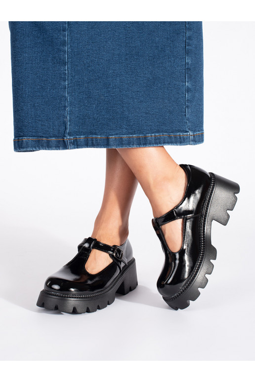 Juodos spalvos lakuoti pusbačiai  su platforma