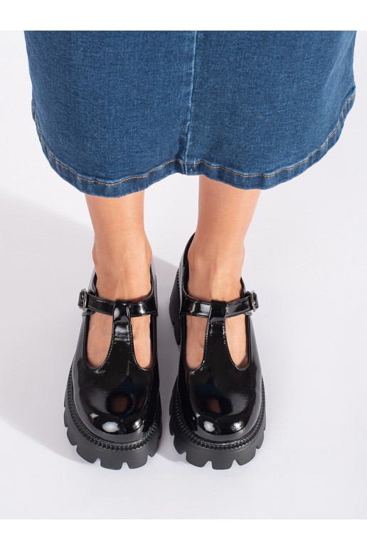 Juodos spalvos lakuoti pusbačiai  su platforma