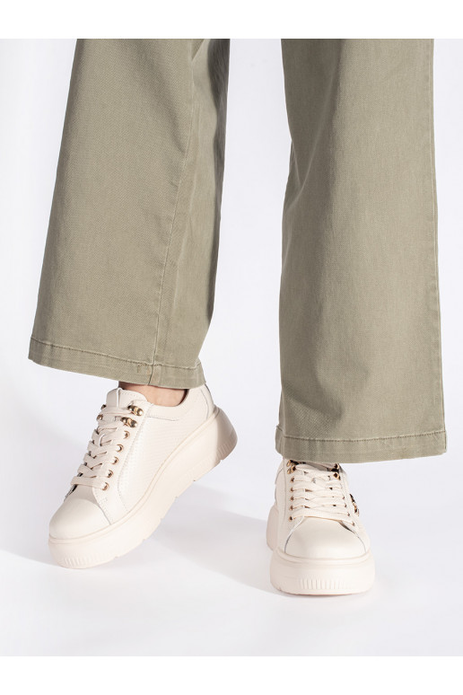     modelio batai su platforma