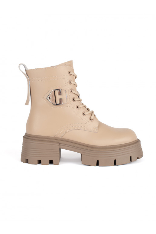    batai su masyviu kulnu