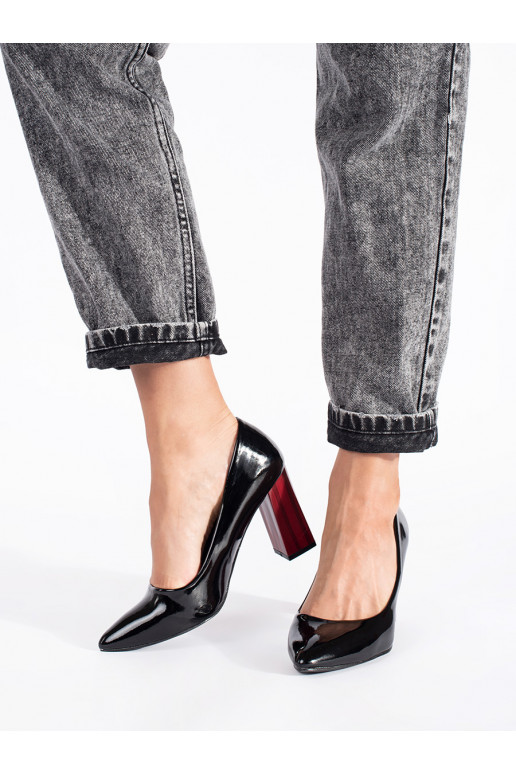 Elegantiško stiliaus  juodos spalvos aukštakulniai ant kulno