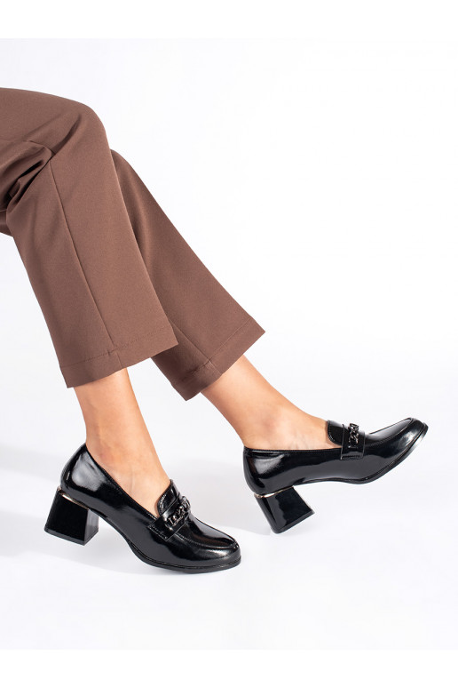 Juodos spalvos  pusbačiai 