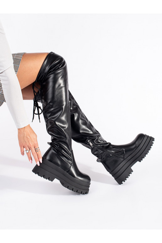 Juodos spalvos ilgaauliai su platforma Juodos spalvos ilgaauliai su platforma