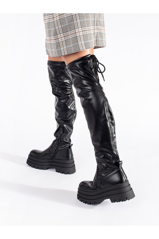 Juodos spalvos ilgaauliai su platforma Juodos spalvos ilgaauliai su platforma