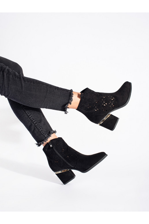 Juodos spalvos  kaubojiško stiliaus 