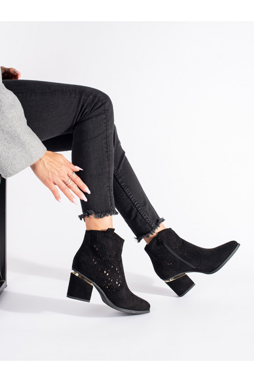 Juodos spalvos  kaubojiško stiliaus 