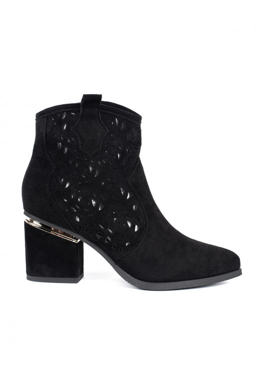 Juodos spalvos  kaubojiško stiliaus 