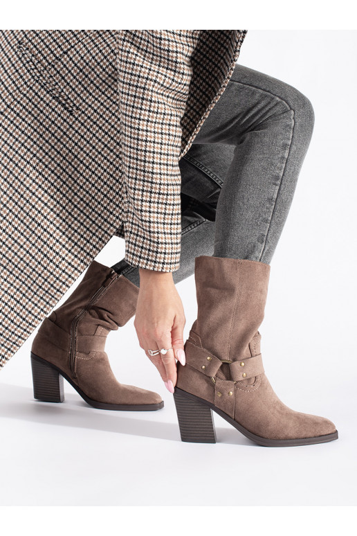 iš zomšos tamsios  batai ant kulno