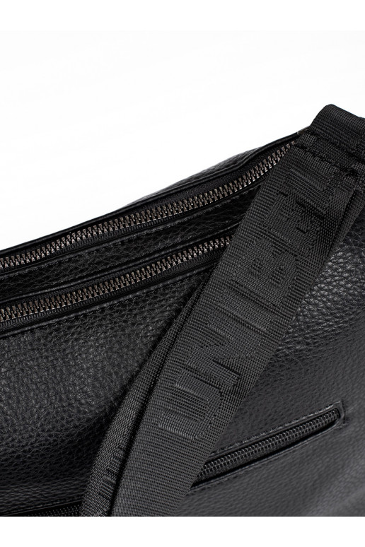 juoda   rankinė typu kuprinė su kutais