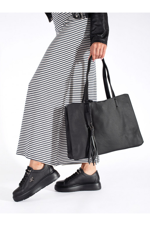 juoda  rankinė su kutais