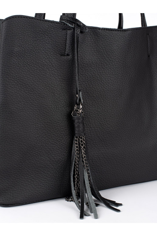 juoda  rankinė su kutais