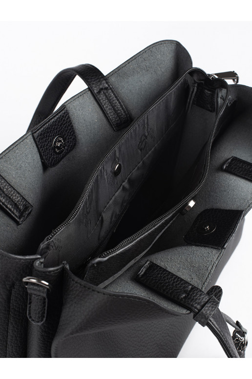 juoda  rankinė su kutais