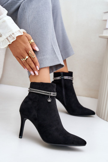 pašiltinti Aulinukai su plonais kulniukais su dekoruotais kulnais iš eko zomšosowe Vinceza 16469 Juodos spalvos