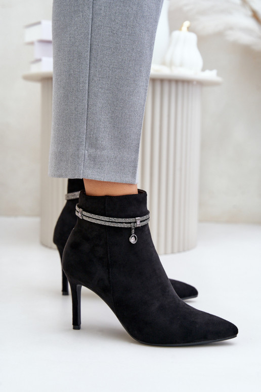 pašiltinti Aulinukai su plonais kulniukais su dekoruotais kulnais iš eko zomšosowe Vinceza 16469 Juodos spalvos