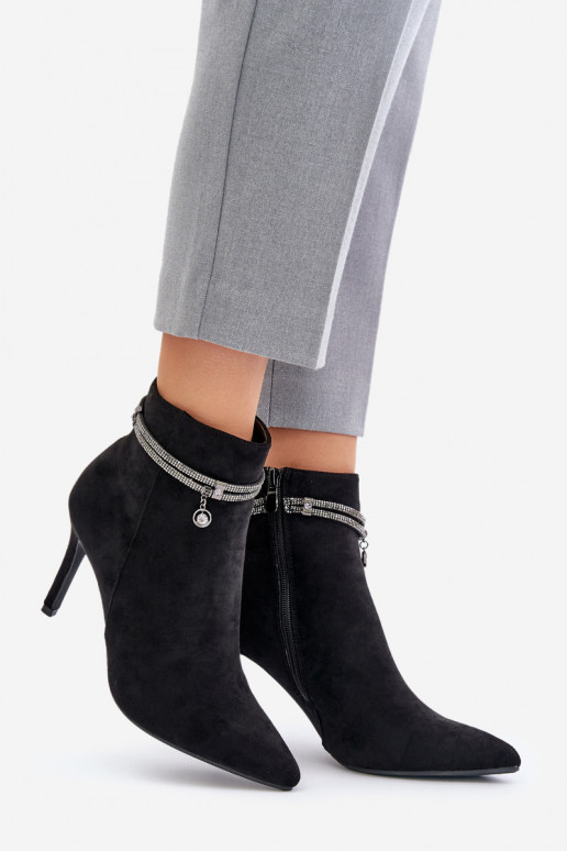 pašiltinti Aulinukai su plonais kulniukais su dekoruotais kulnais iš eko zomšosowe Vinceza 16469 Juodos spalvos