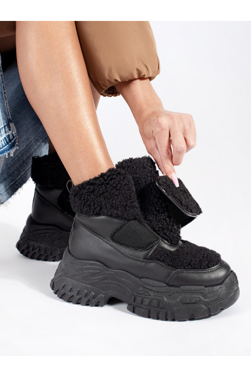 Juodos spalvos  sniego batai su platforma su kailiuku typu baranek Juodos spalvos  sniego batai su platforma su kailiuku typu baranek