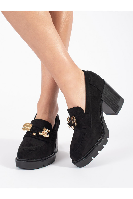 Juodos spalvos moteriški pusbačiai iš zomšos  z metalowym zdobieniem