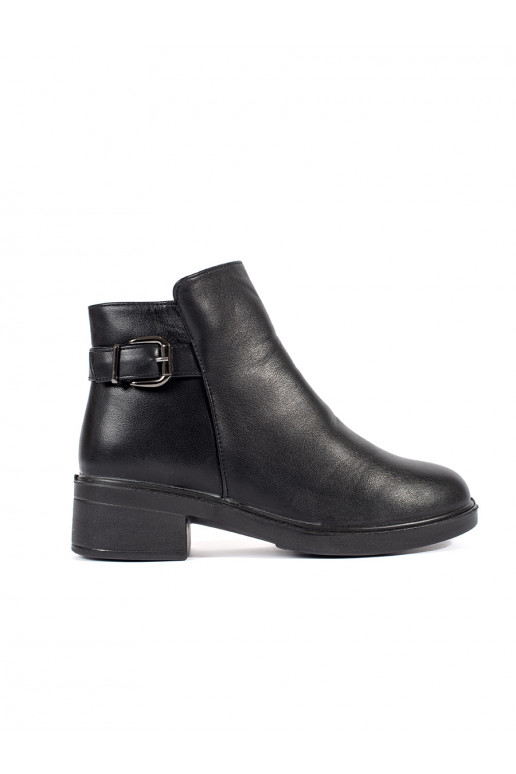 Juodos spalvos moteriški batai  