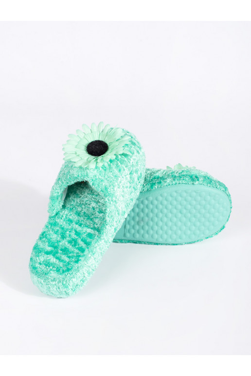 žalios spalvos kapcie  z ozdobnym su gėlytėmisem