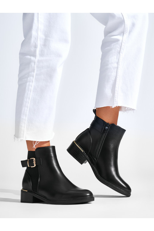   juodos spalvos batai su sagtimis