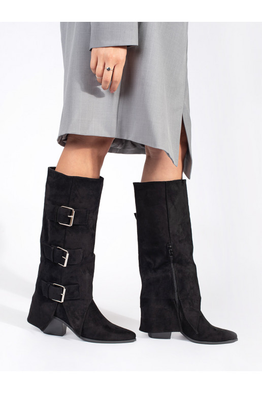 Juodos spalvos iš zomšos ilgaauliai batai ant kulno 