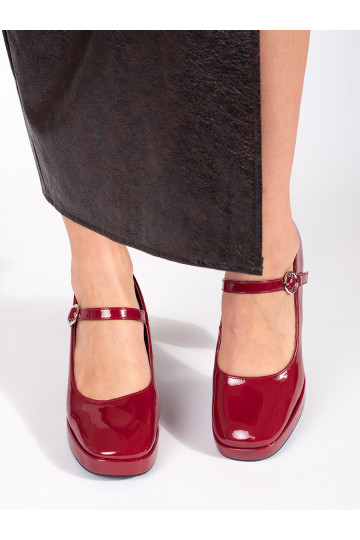 raudonos spalvos lakuoti pusbačiai  ant kulno  2