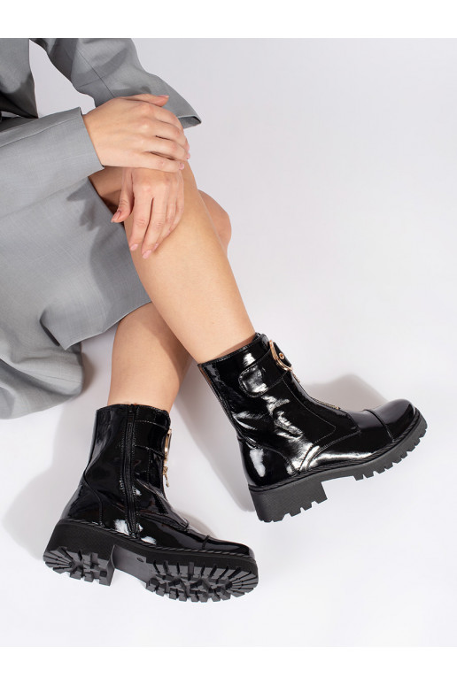 Juodos spalvos Lakuoti batai z ozdobnym zamkiem