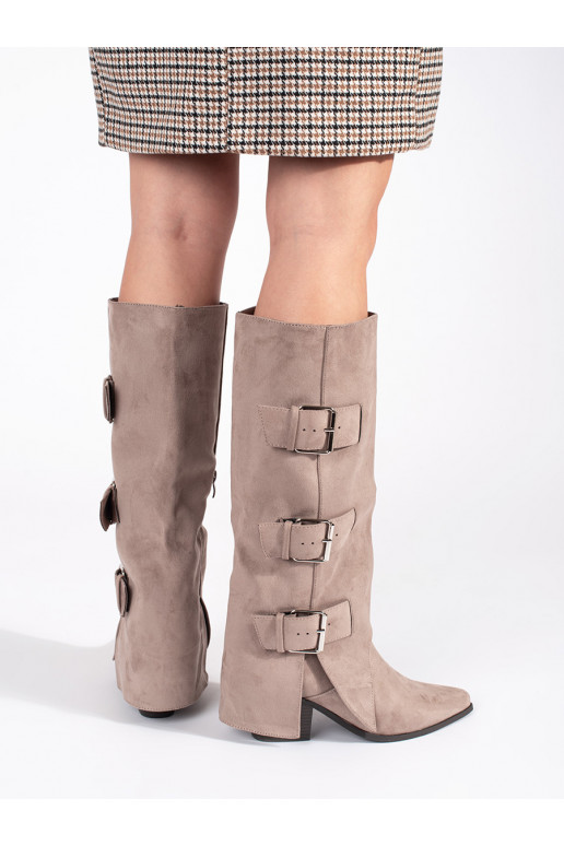 smėlio spalvos iš zomšos ilgaauliai batai ant kulno  smėlio spalvos iš zomšos ilgaauliai batai ant kulno